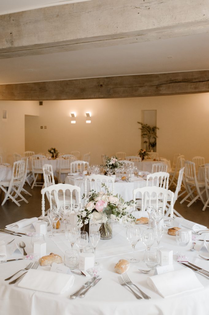 Salle du mariage et tables