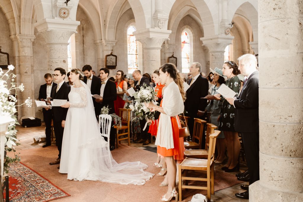 Les mariés pendant la cérémonie