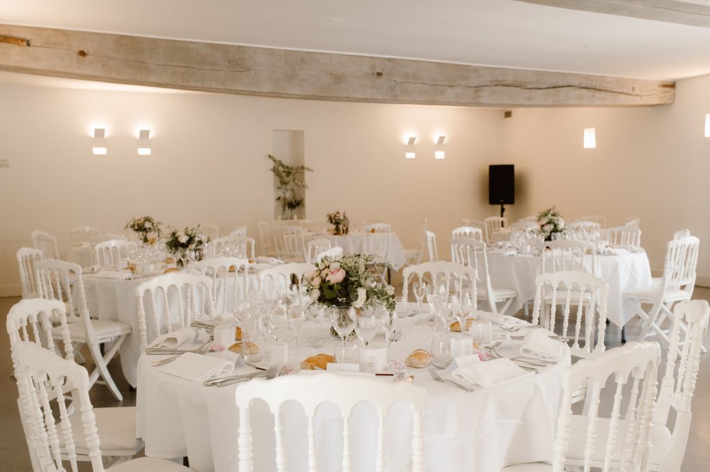 Salle du mariage et tables