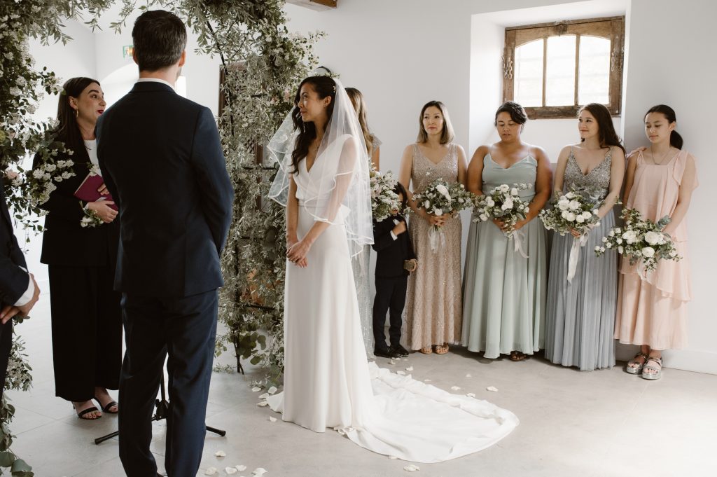 Pendant la cérémonie laÏque du mariage