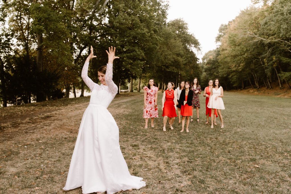 Le lancer du bouquet de la mariée