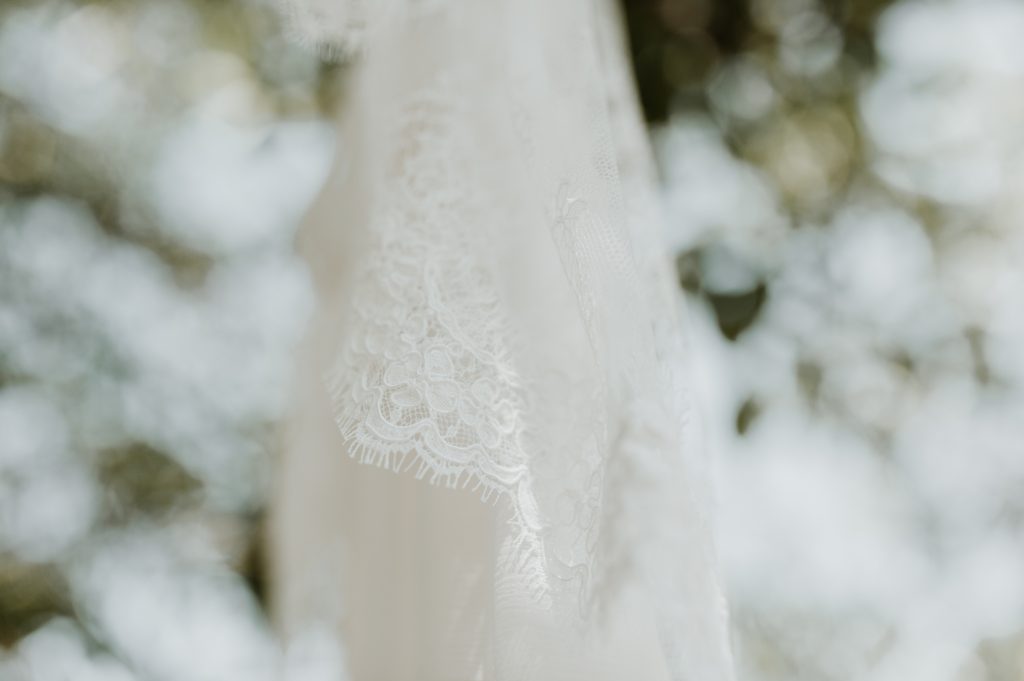 Détail de la robe de mariée