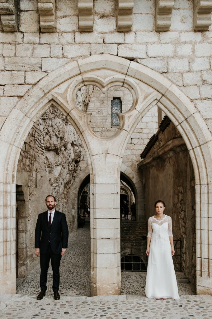 Les mariés devant la chapelle
