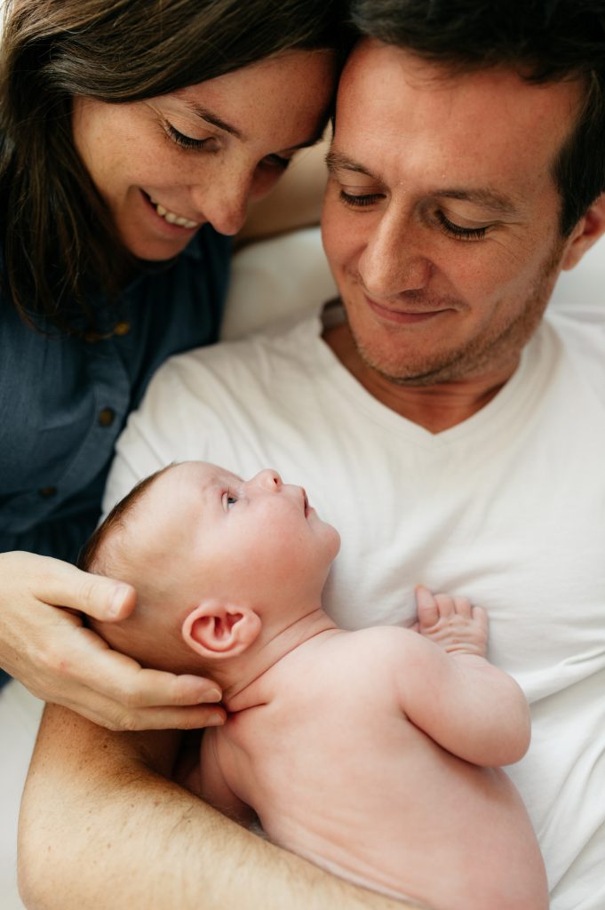 Echanges de regards entre les parents et leur bébé